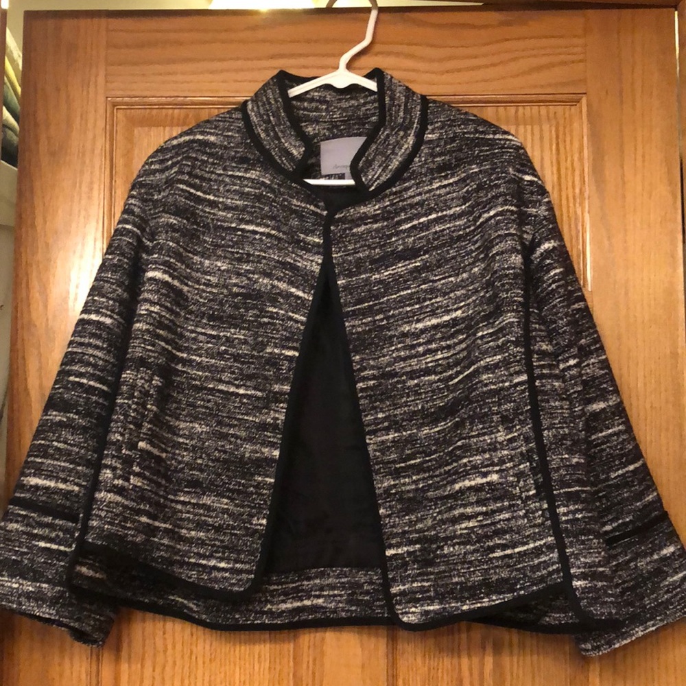 Classifies Entier short open front jacket with mandarin collar. Worn once